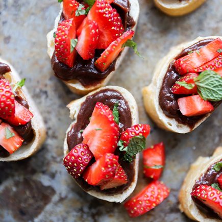 Strawberry-Nutella Dessert Bruschetta | www.floatingkitchen.net