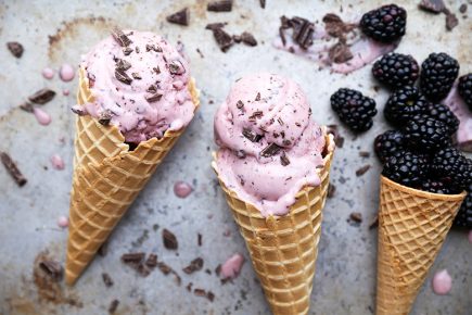 Blackberry-Chocolate Chip Ice Cream | www.floatingkitchen.net