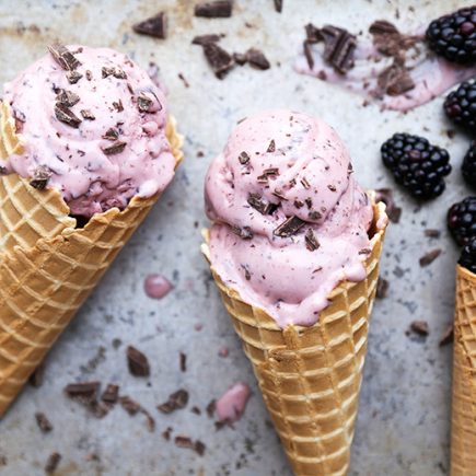 Blackberry-Chocolate Chip Ice Cream | www.floatingkitchen.net