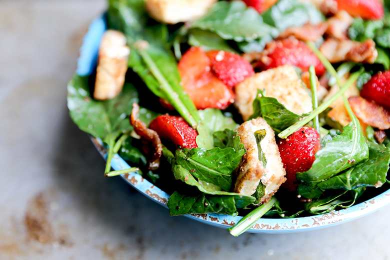 Kale and Strawberry Salad with Bacon and Grilled Cheese Sandwich Croutons | www.floatingkitchen.net