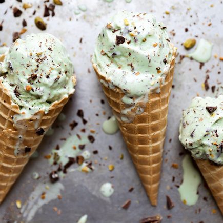 Pistachio and Dark Chocolate Chunk Ice Cream | www.floatingkitchen.net