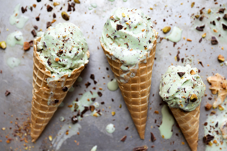 Pistachio and Dark Chocolate Chunk Ice Cream | www.floatingkitchen.net