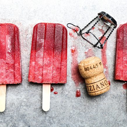 Prosecco Raspberry Popsicles {Popsicle Week} | www.floatingkitchen.net