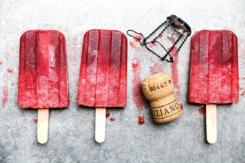 Prosecco Raspberry Popsicles {Popsicle Week} | www.floatingkitchen.net