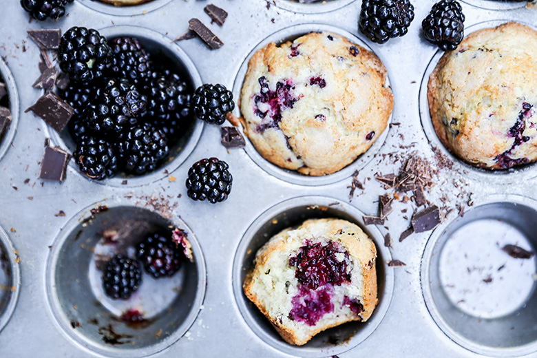 Blackberry-Chocolate Chunk Muffins | www.floatingkitchen.net