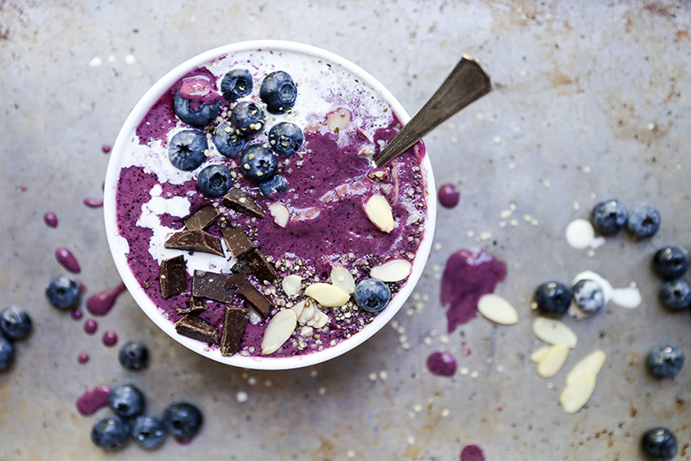 Blueberry-Avocado Smoothie Bowl | www.floatingkitchen.net