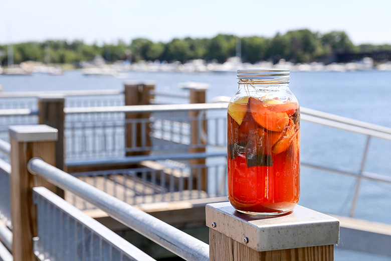 Peach Sun Tea and Bourbon Cocktail {#drinkthesummer} | www.floatingkitchen.net