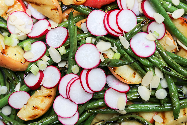 Grilled Green Bean and Apple Salad | www.floatingkitchen.net