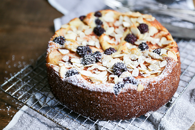 Pear and Blackberry Almond Cake | www.floatingkitchen.net