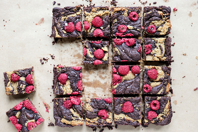 Chocolate Peanut Butter Brownies with Raspberries | www.floatingkitchen.net