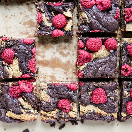 Chocolate Peanut Butter Brownies with Raspberries | www.floatingkitchen.net