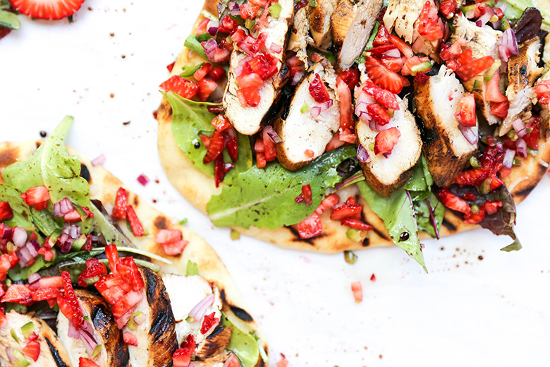Grilled Balsamic Chicken Salad Pizza with Fresh Strawberry Salsa | www.floatingkitchen.net
