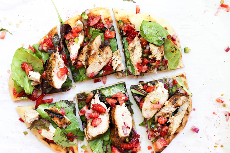 Grilled Balsamic Chicken Salad Pizza with Fresh Strawberry Salsa | www.floatingkitchen.net