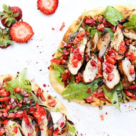 Grilled Balsamic Chicken Salad Pizza with Fresh Strawberry Salsa | www.floatingkitchen.net