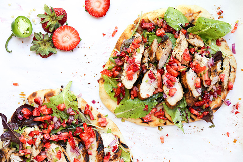 Grilled Balsamic Chicken Salad Pizza with Fresh Strawberry Salsa | www.floatingkitchen.net