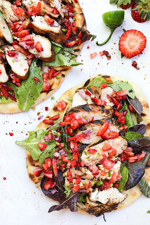 Grilled Balsamic Chicken Salad Pizza with Fresh Strawberry Salsa | www.floatingkitchen.net