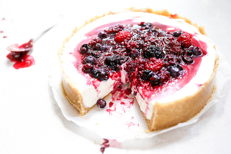 Triple Berry No-Bake Cheesecake with Amaretti Crust | www.floatingkitchen.net