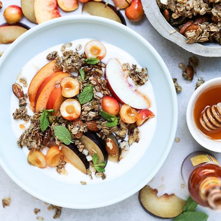 Summer Stone Fruit and Yogurt Breakfast Bowls with Hot Sauce-Honey and Nutty Granola | www.floatingkitchen.net