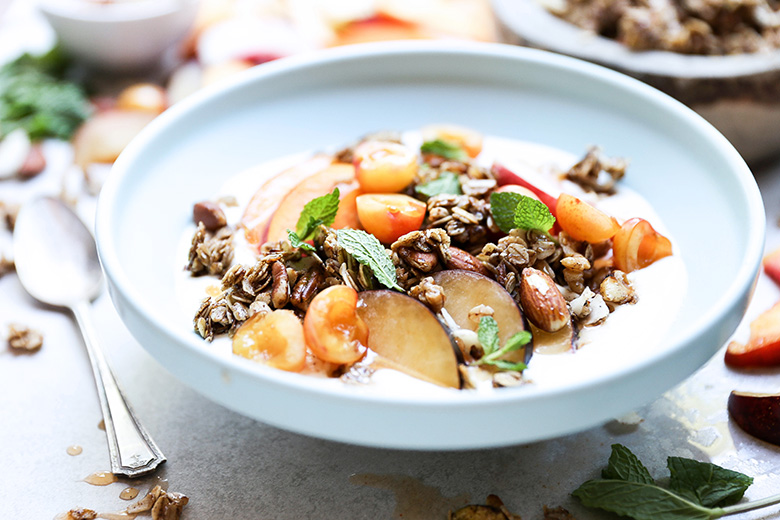 Summer Stone Fruit and Yogurt Breakfast Bowls with Hot Sauce-Honey and Nutty Granola | www.floatingkitchen.net