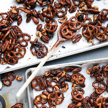 Sweet and Spicy Nut and Pretzel Mix with Beer | www.floatingkitchen.net
