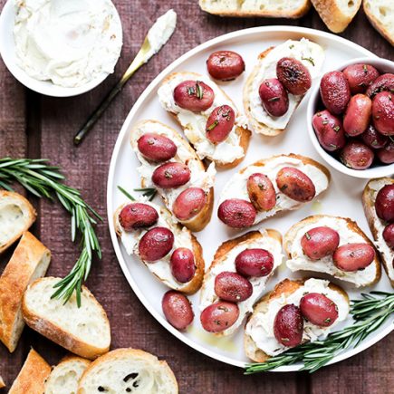 Roasted Grape and Goat Cheese Crostini | www.floatingkitchen.net