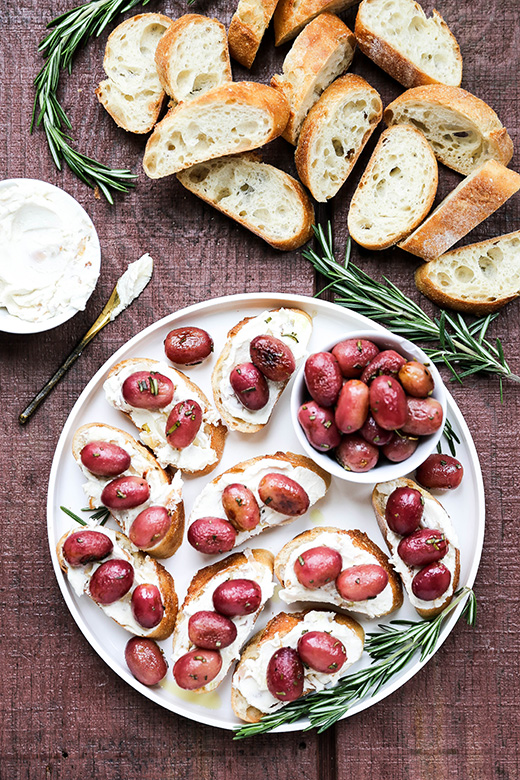 Roasted Grape and Goat Cheese Crostini | www.floatingkitchen.net