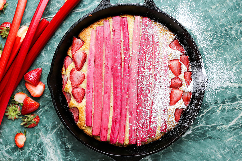 Strawberry-Rhubarb Vanilla Skillet Cake | www.floatingkitchen.net