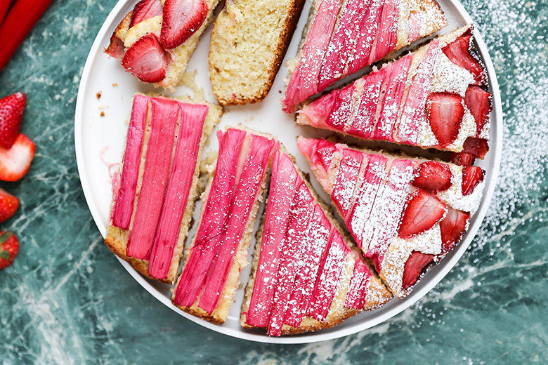 Strawberry-Rhubarb Vanilla Skillet Cake | www.floatingkitchen.net