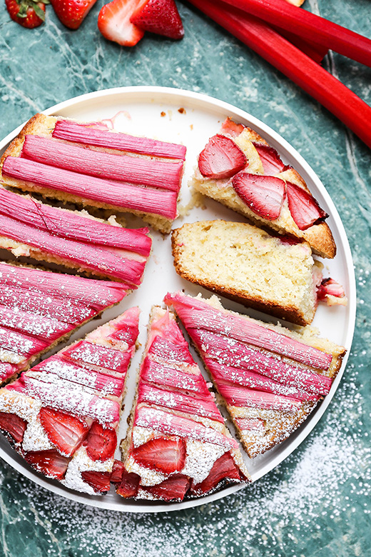 Strawberry-Rhubarb Vanilla Skillet Cake | www.floatingkitchen.net