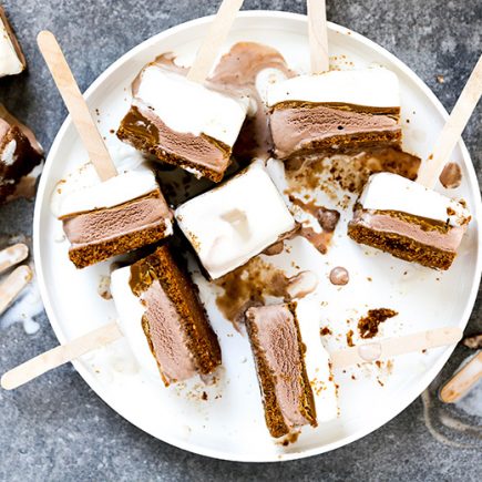 Easy Layered Ice Cream Speculoos Pops | www.floatingkitchen.net