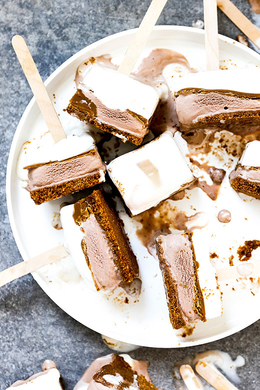 Easy Layered Ice Cream Speculoos Pops | www.floatingkitchen.net