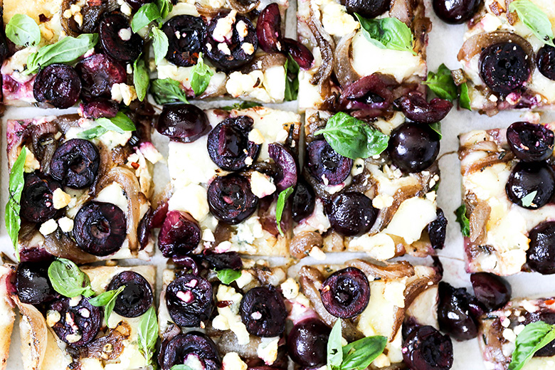 Cherry and Caramelized Onion Pizza with Brie and Gorgonzola Cheese | www.floatingkitchen.net