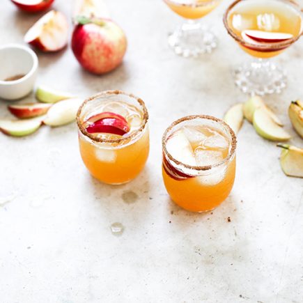 Apple Cider and Ginger Beer Bourbon Cocktails | www.floatingkitchen.net