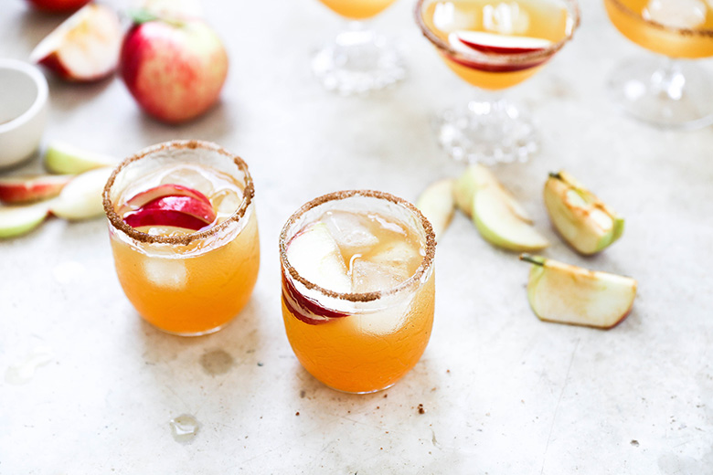 Apple Cider and Ginger Beer Bourbon Cocktails | www.floatingkitchen.net