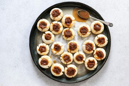 Pumpkin Butter Thumbprint Cookies with Whiskey Caramel Sauce Drizzle {Virtual Pumpkin Party} | www.floatingkitchen.net