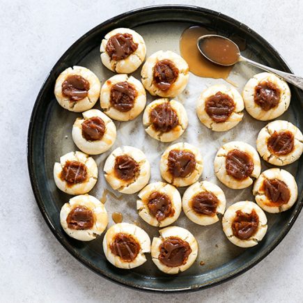 Pumpkin Butter Thumbprint Cookies with Whiskey Caramel Sauce Drizzle {Virtual Pumpkin Party} | www.floatingkitchen.net