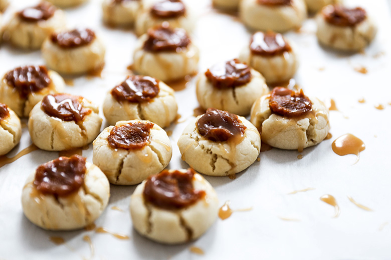 Pumpkin Butter Thumbprint Cookies with Whiskey Caramel Sauce Drizzle {Virtual Pumpkin Party} | www.floatingkitchen.net