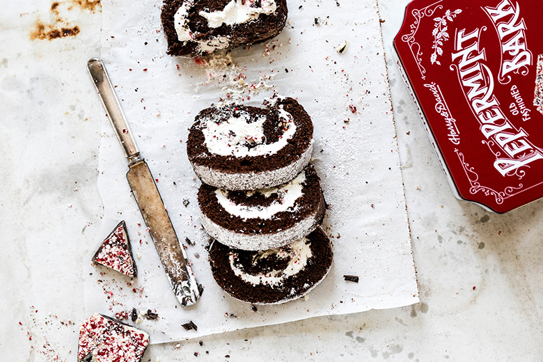 Mocha Peppermint Cream Roll Cake | www.floatingkitchen.net