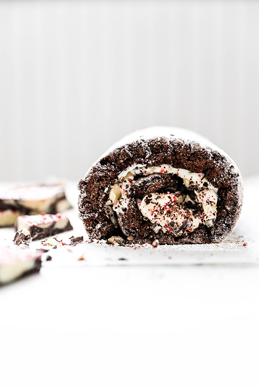 Mocha Peppermint Cream Roll Cake | www.floatingkitchen.net