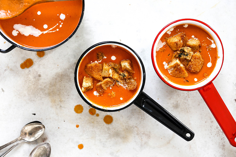 Easy Creamy Tomato Soup with Parmesan Croutons | www.floatingkitchen.net