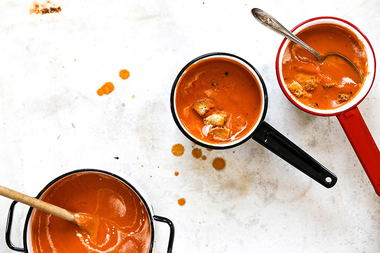 Easy Creamy Tomato Soup with Parmesan Croutons | www.floatingkitchen.net