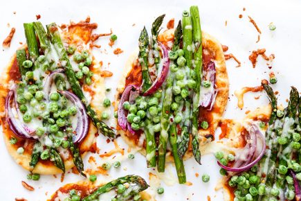 Easy Asparagus and Pea Curry Naan Pizza | www.floatingkitchen.net