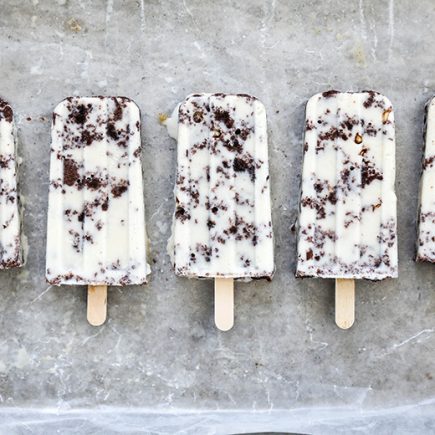 Gluten-Free Vanilla Cream Popsicles with Brownie-Toffee Crunch | www.floatingkitchen.net