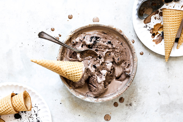 Chocolate Cookies and Cream Ice Cream with Peanut Butter | www.floatingkitchen.net