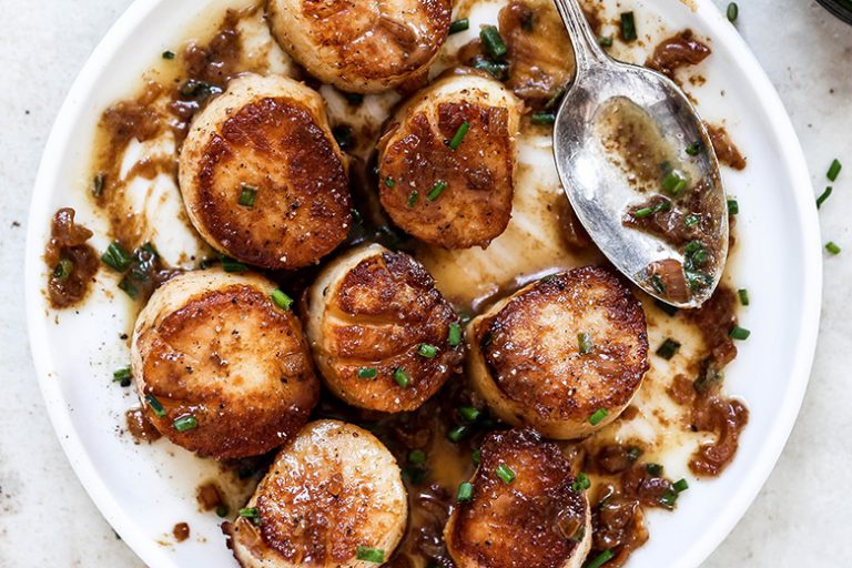 Easy PanSeared Scallops with Shallots and White Wine Reduction