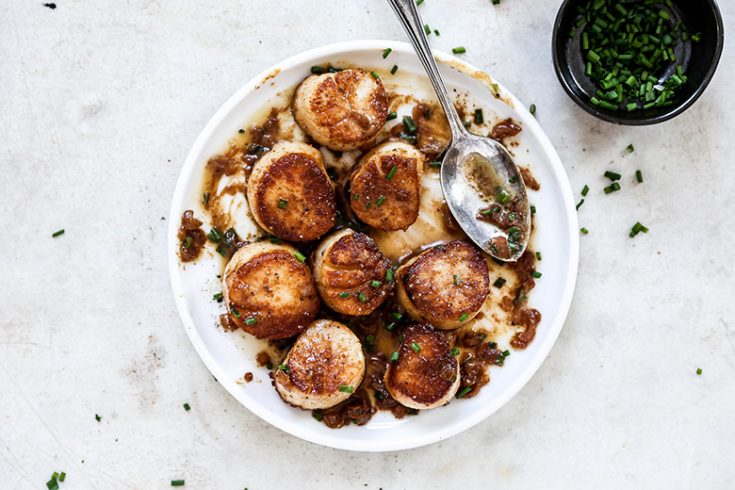 Easy Pan-Seared Scallops with Shallots and White Wine Reduction