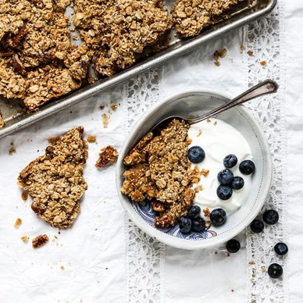 Super Chunky Maple Pecan Quinoa Granola | www.floatingkitchen.net