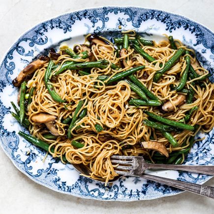 Green Bean and Mushroom Noodle Stir Fry | www.floatingkitchen.net