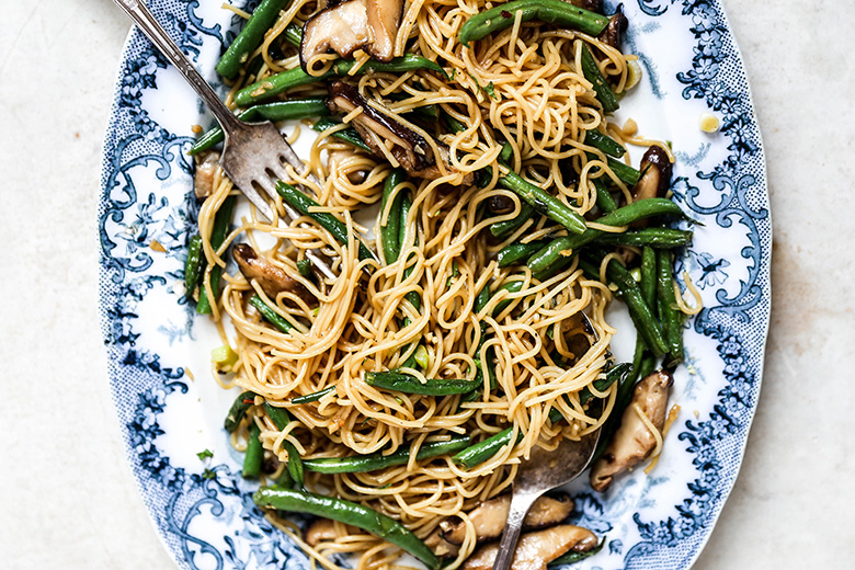 Green Bean and Mushroom Noodle Stir Fry | www.floatingkitchen.net