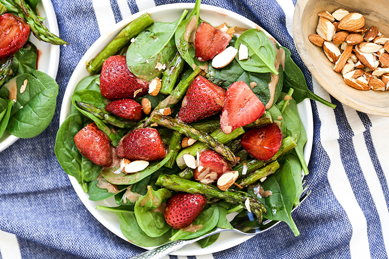 Roasted Strawberry and Asparagus Spinach Salad with Tahini Dressing | www.floatingkitchen.net